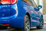 Chrysler Pacifica Hybrid S Appearance Package 2018 года